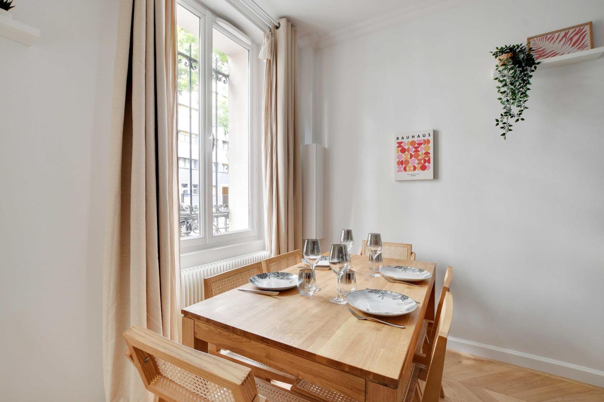 Spacieux Cosy -2br 8p-pl De La Nation