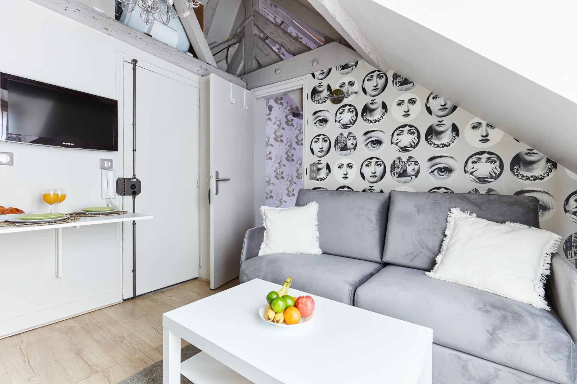 Apartment Place Des Vosges - 1br With Balcony - Cityapartmentstay Paris