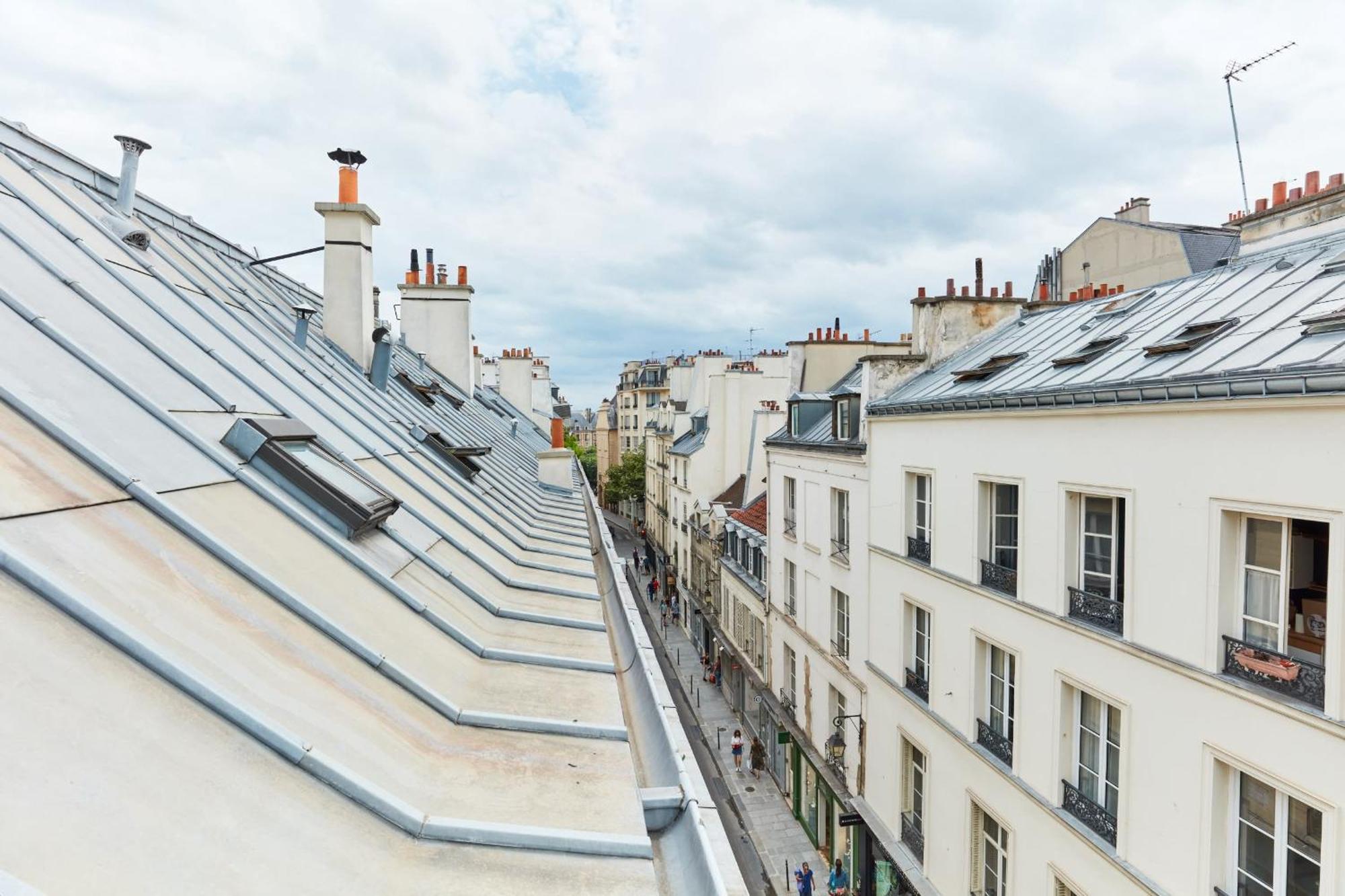 Place Des Vosges - 1br With Balcony - Cityapartmentstay Paris