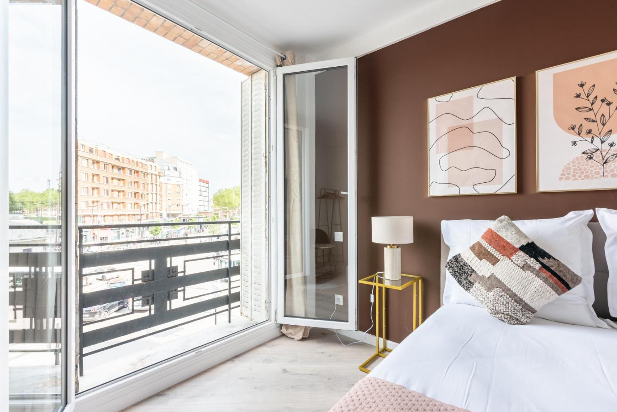Lumineux Est -ii Apartment