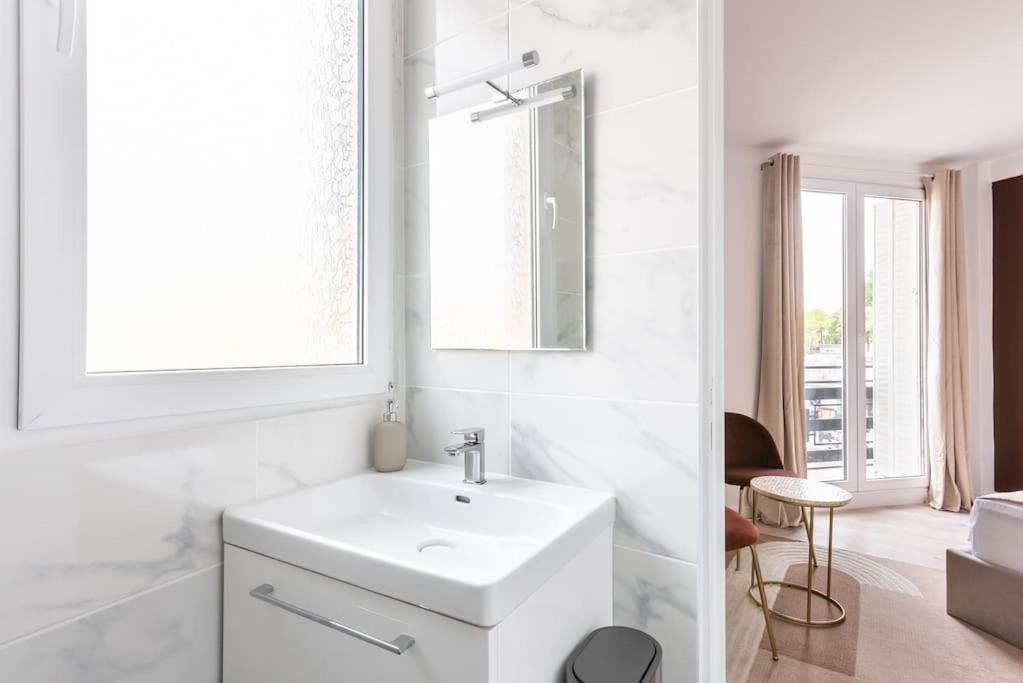 Lumineux Est -ii Apartment