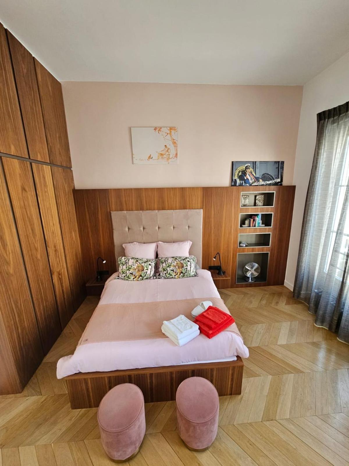 Rose Appartement Paris