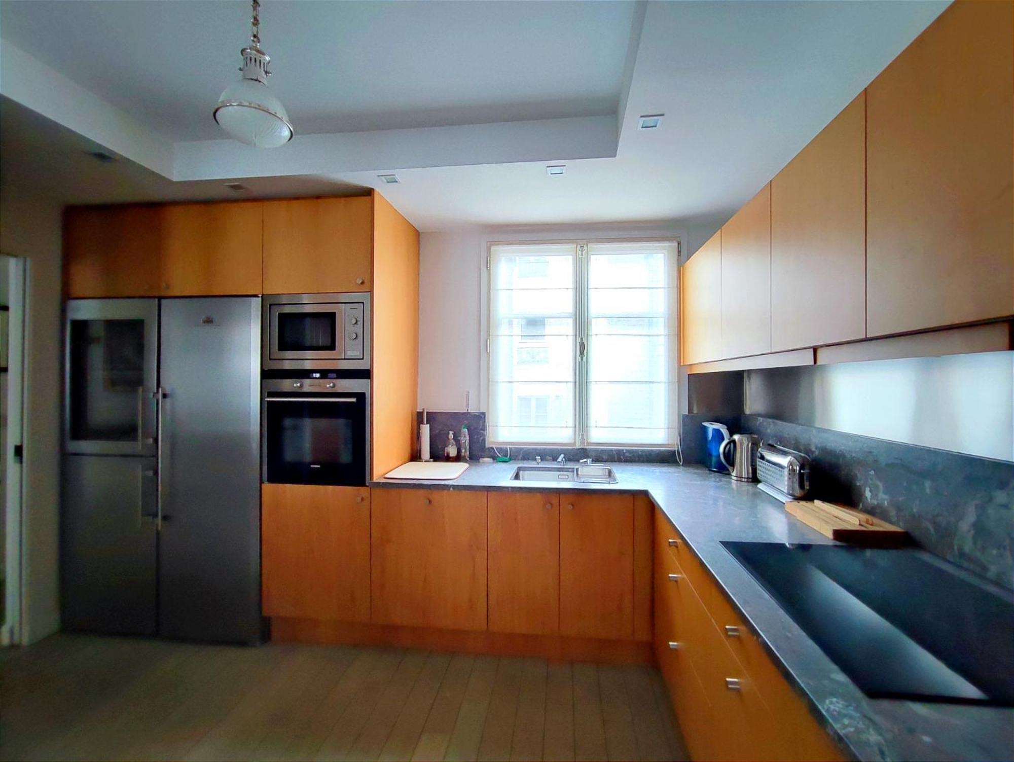 Appartement Rue De L'universite - 7 *