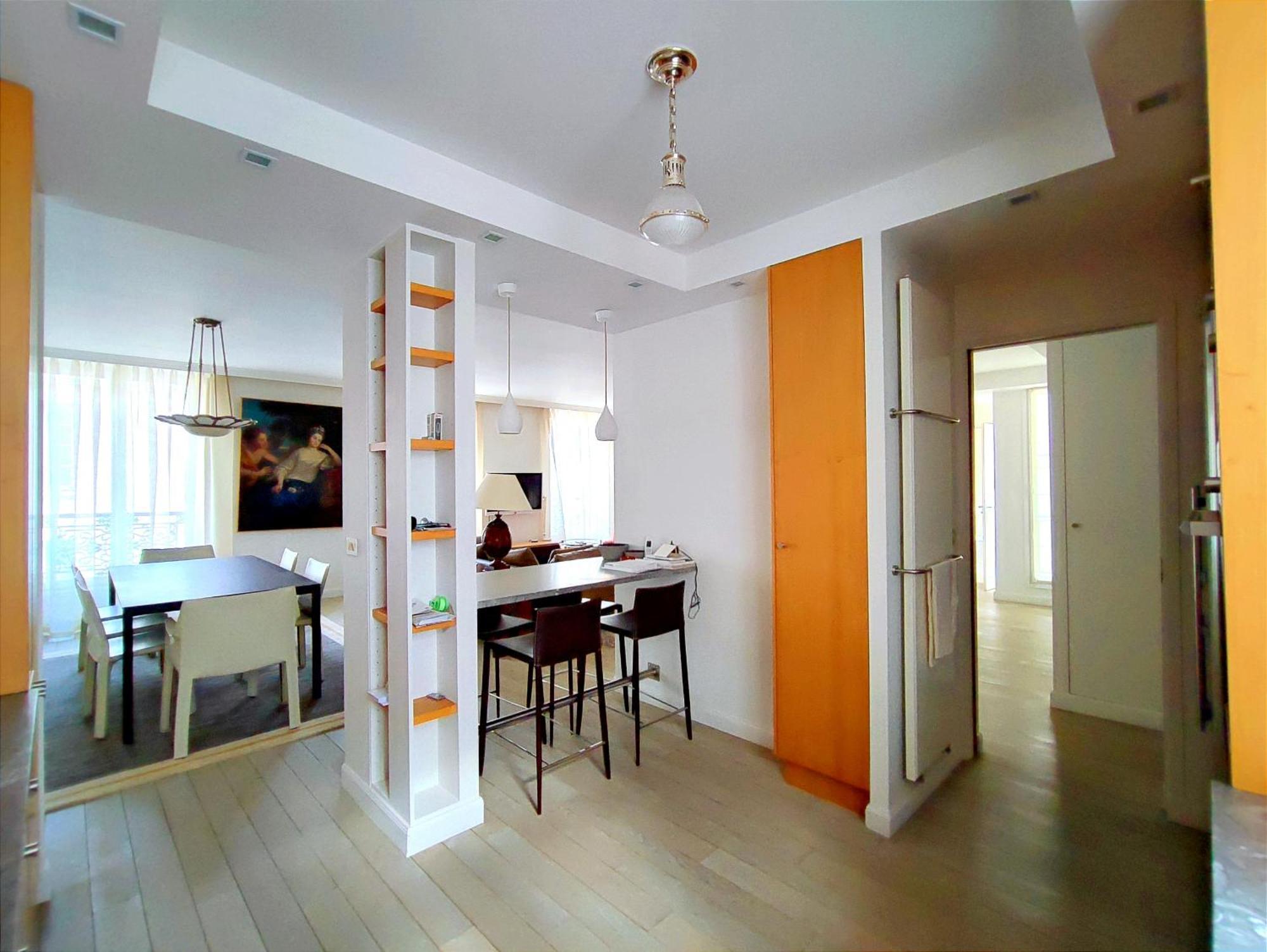 Apartment Rue De L'universite - 7 *