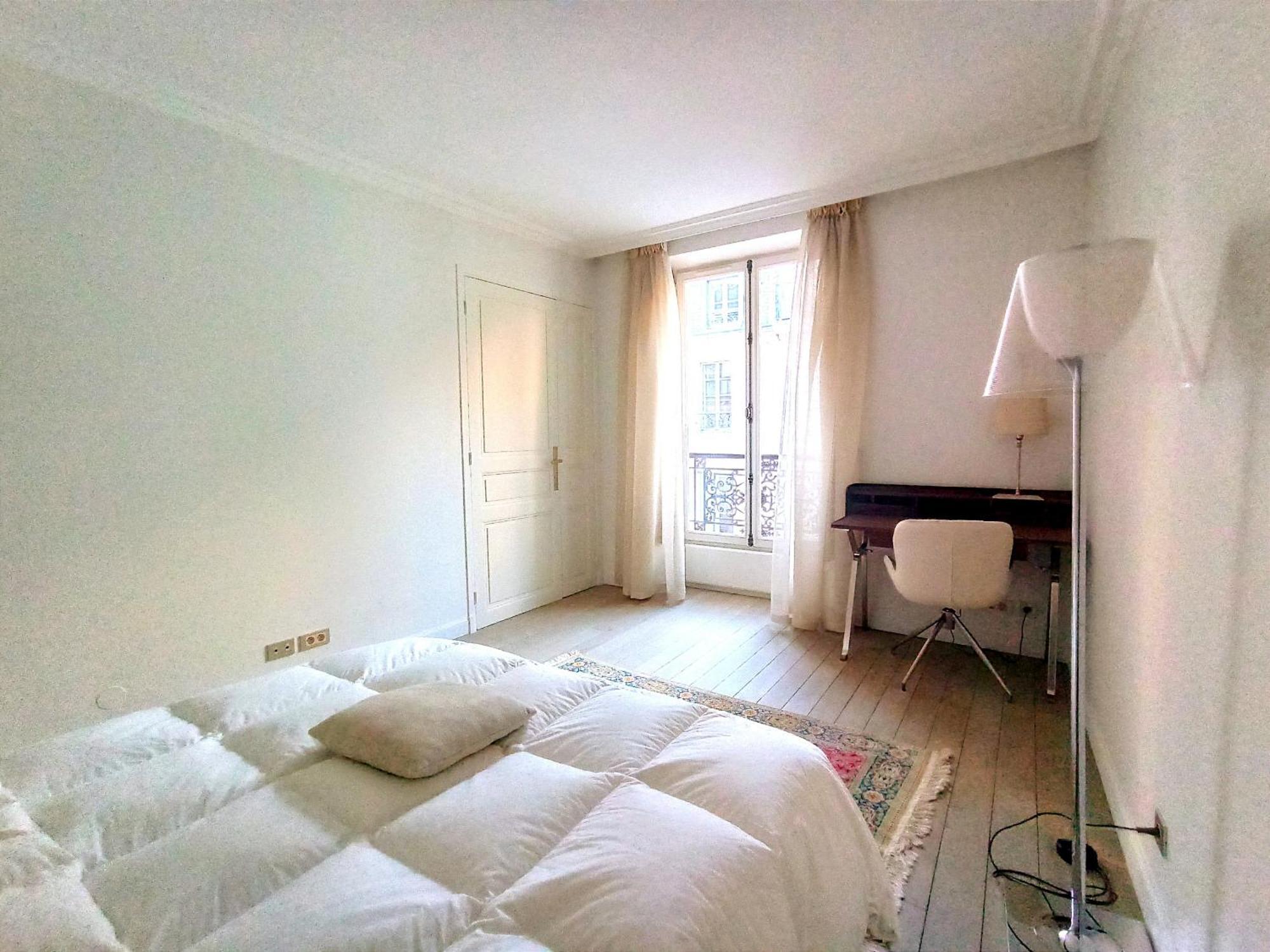 Rue De L'universite - 7 * Paris