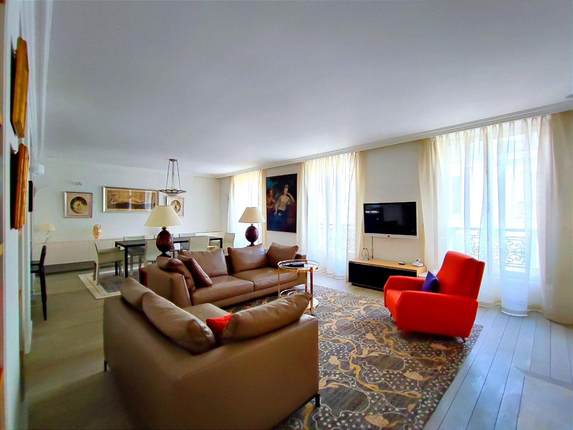 Rue De L'universite - 7 Apartment