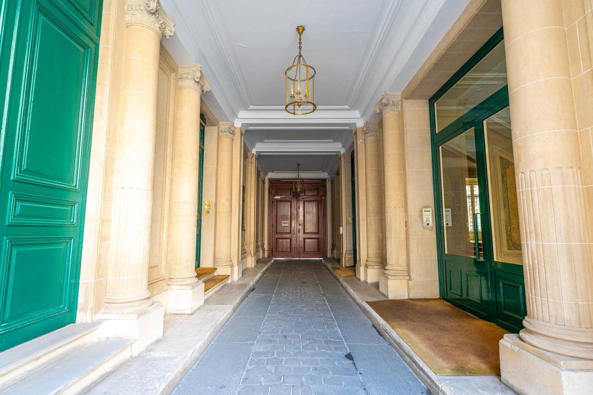 Chic Monceau Retreat Apartment *