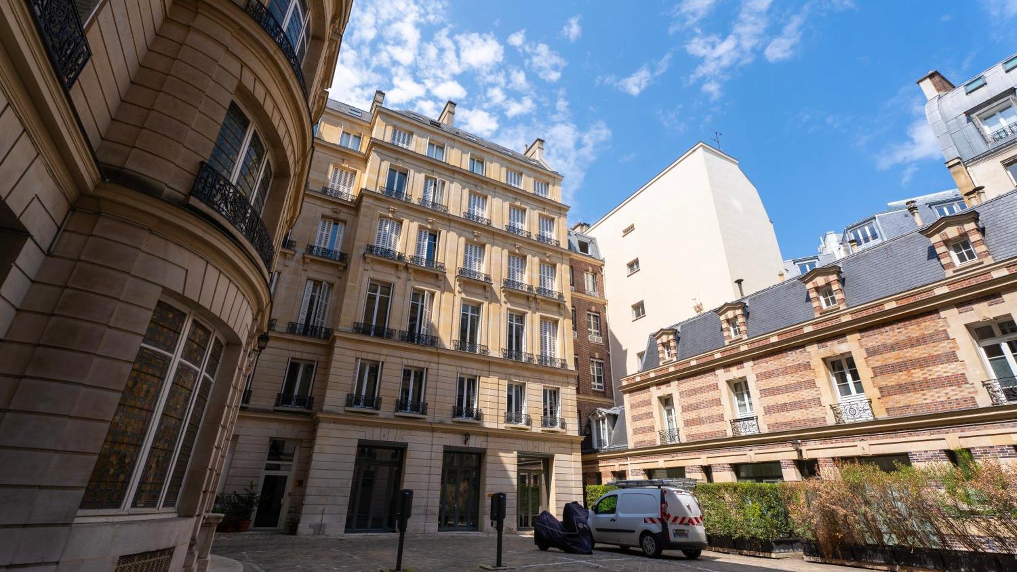 Chic Monceau Retreat Apartment Paris