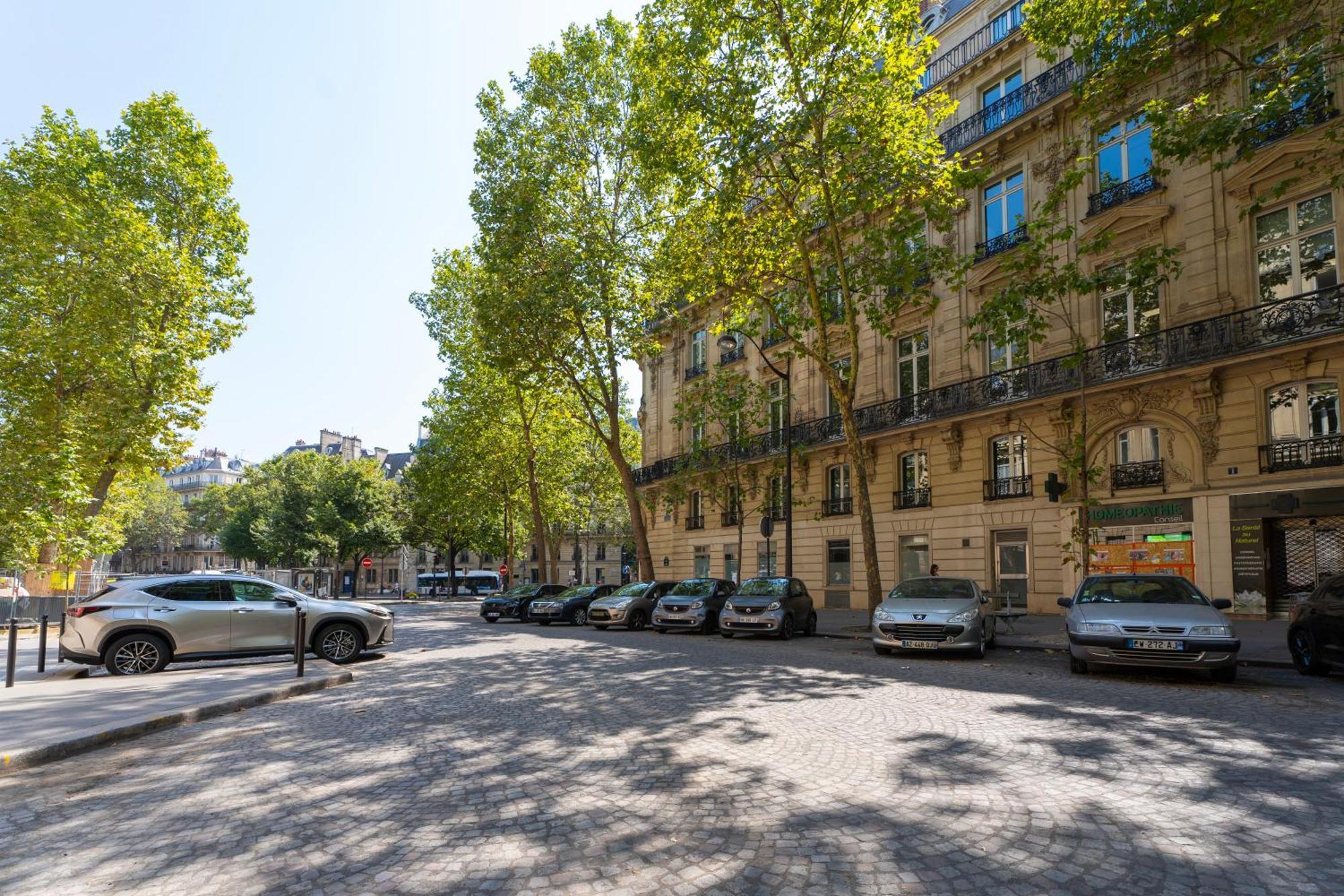 Chic Monceau Retreat Apartment Paris