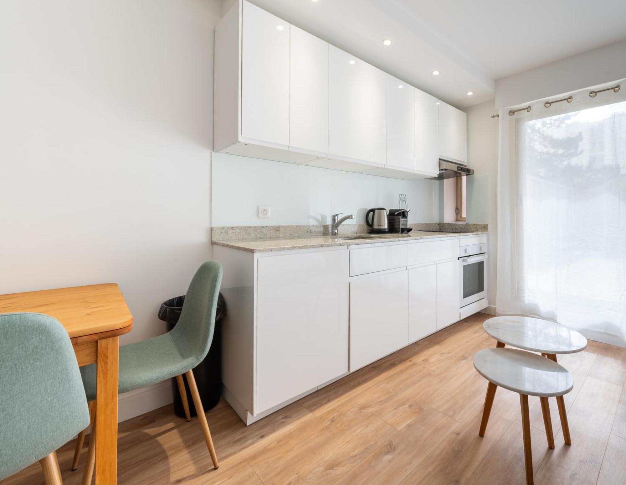 Stylish 1bd Flat With Patio Rue Des Petites Ecuries *