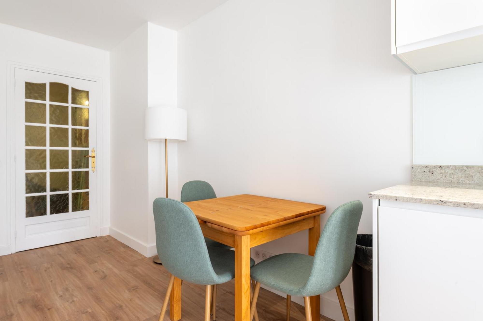 Stylish 1bd Flat With Patio Rue Des Petites Ecuries *