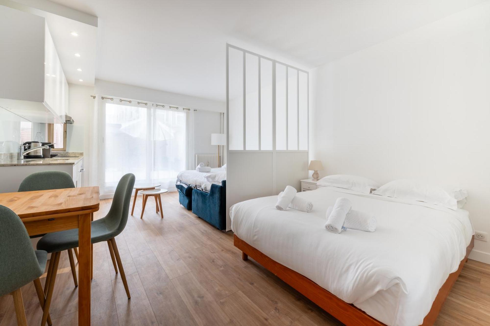Apartment Stylish 1bd Flat With Patio Rue Des Petites Ecuries Paris
