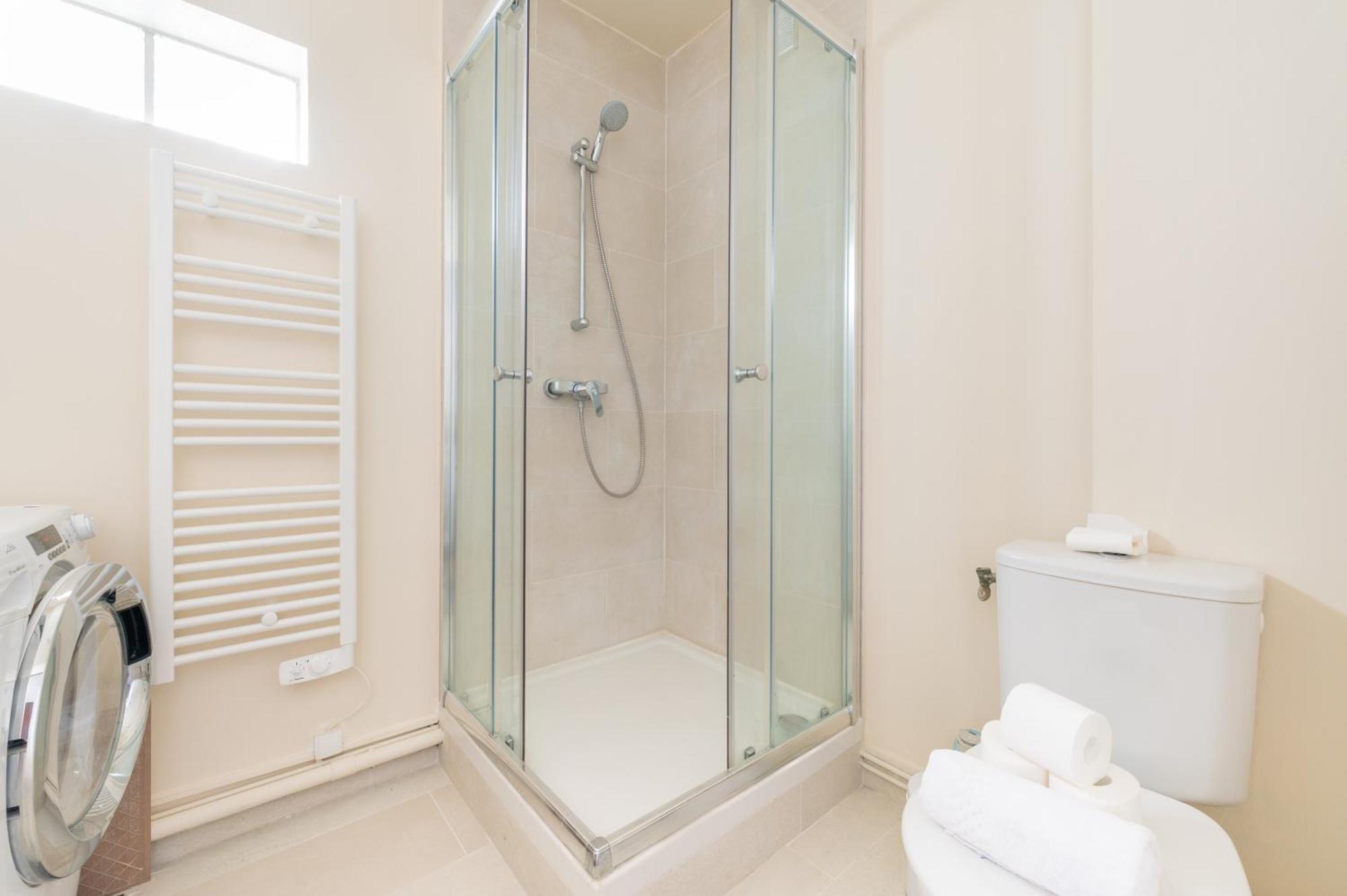 Stylish 1bd Flat With Patio Rue Des Petites Ecuries *