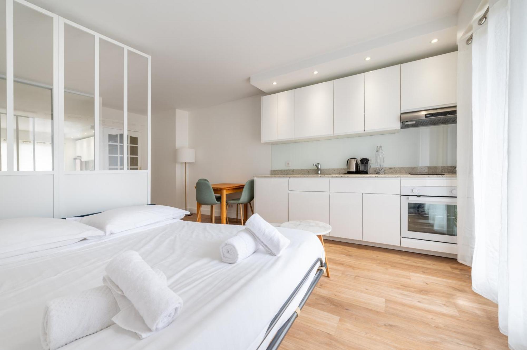 Stylish 1bd Flat With Patio Rue Des Petites Ecuries Apartment *