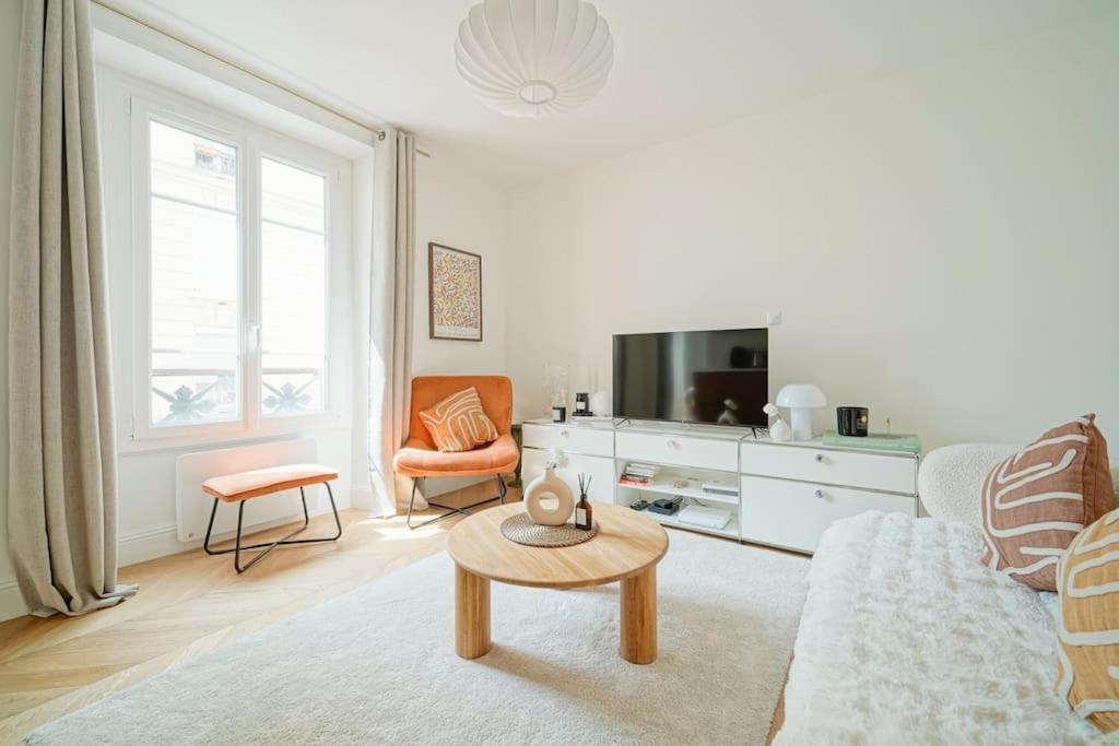 T2 Luxueux Invalides 2 Voyageurs Appartement
