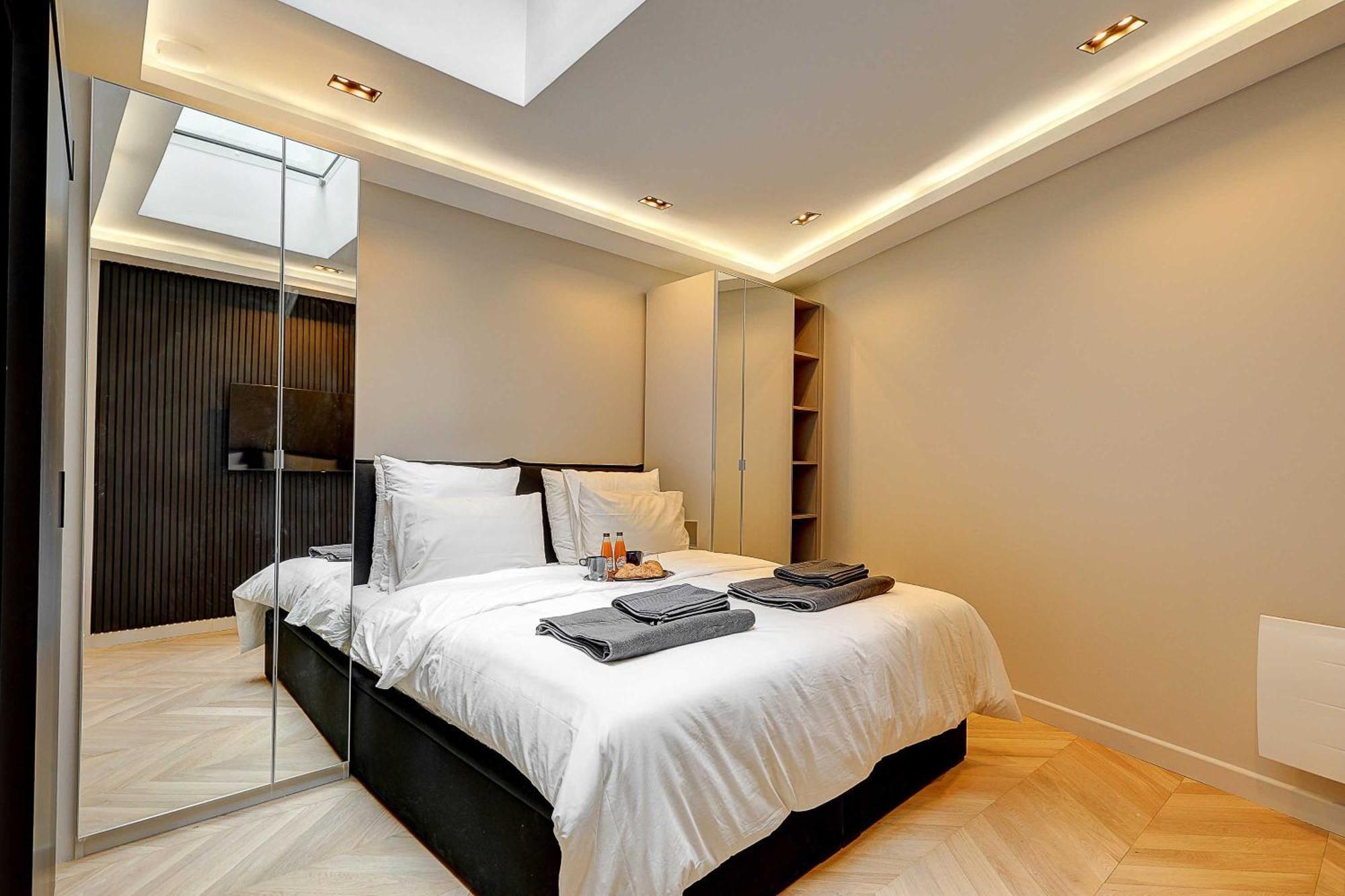 Elegant With Ac - 3br-10p- Le Marais Apartment