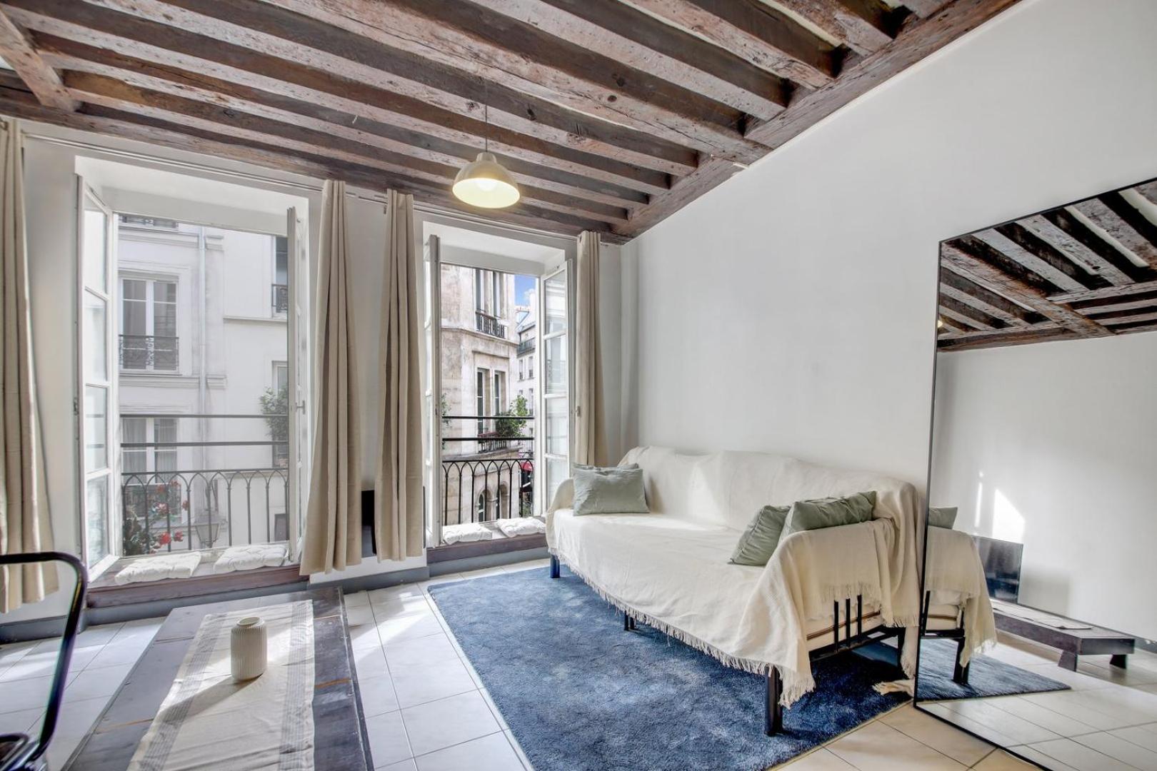 Apartment Marais Lombards Paris