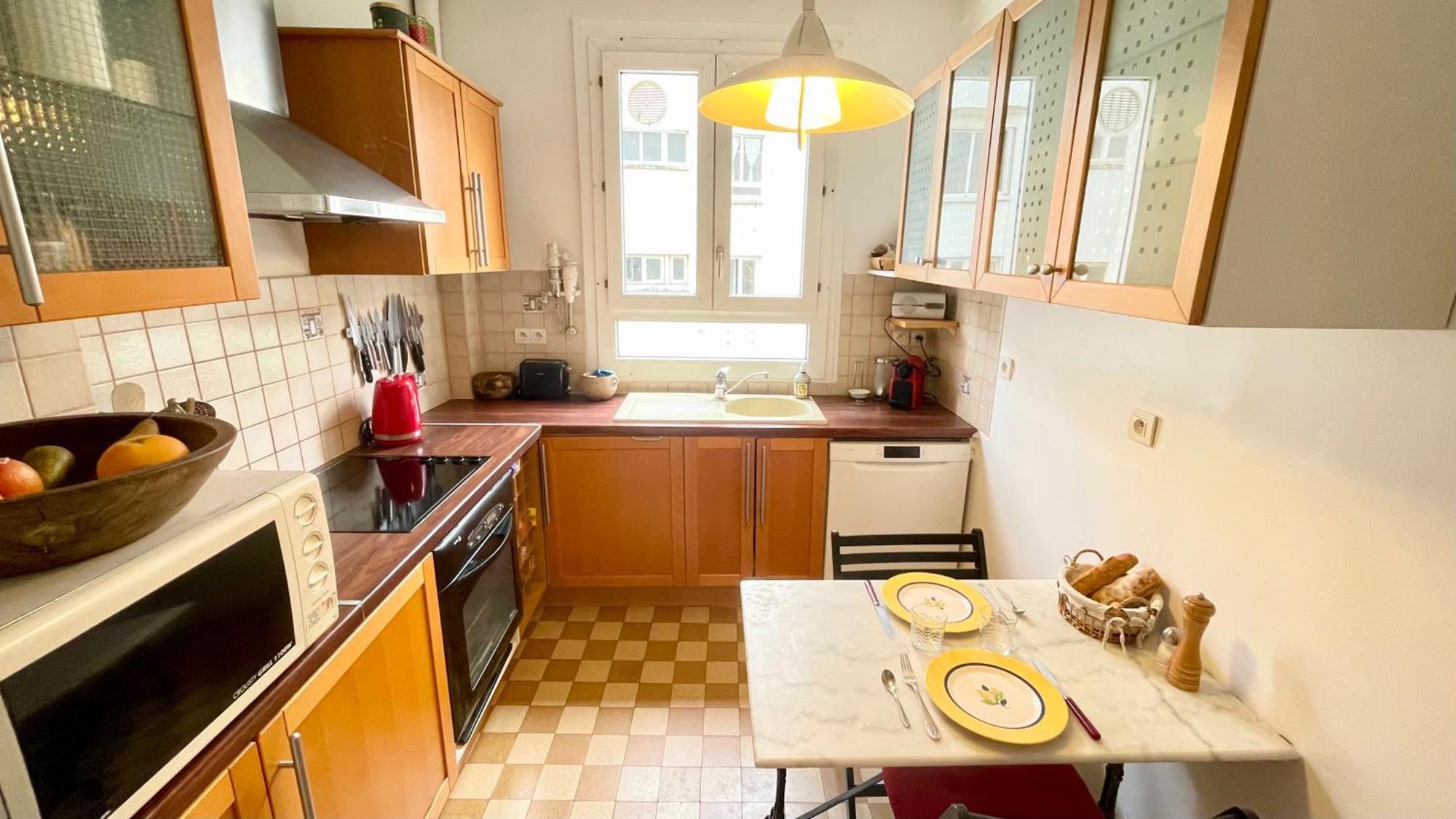116 - 15eme Elegant Pied-a-terre De 80m2