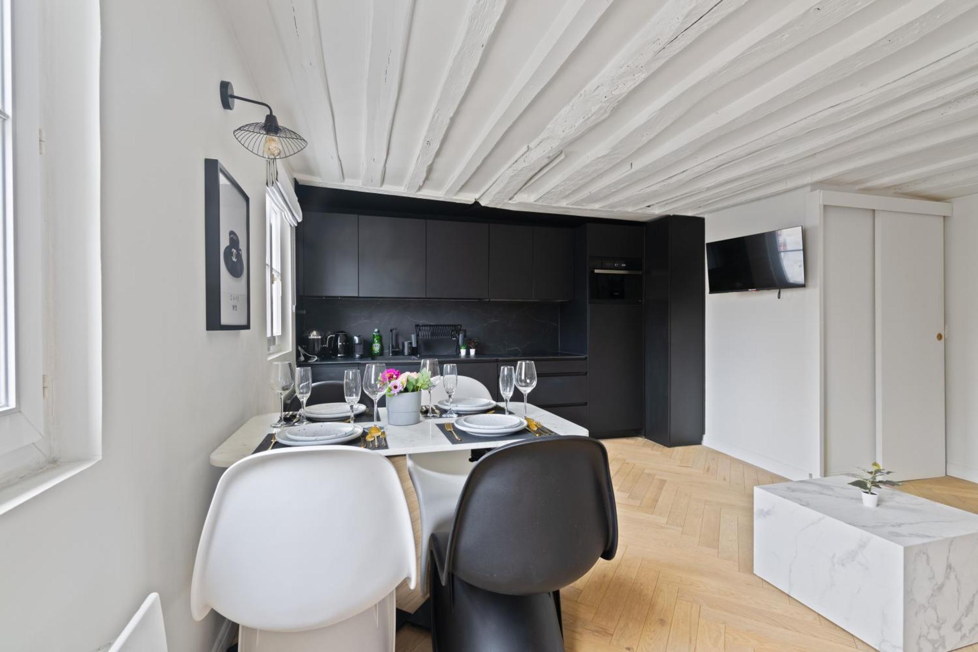 Appartement Elegant Pres Du Musee Du Louvre Et Du Jardin Des Tuileries Free Netflix Paris
