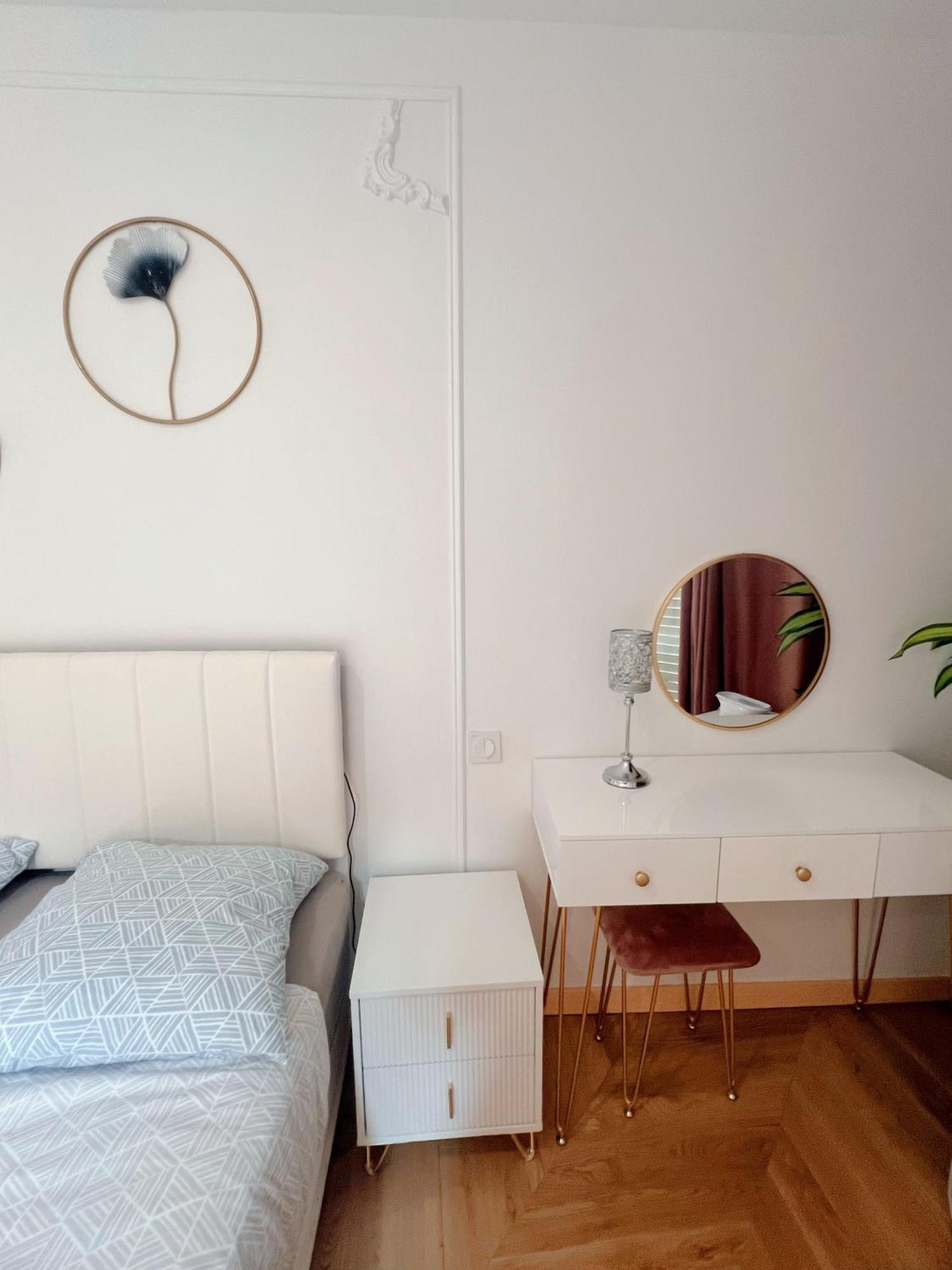 De Luxe Juste A Cote Des Champs-elysees Appartement Paris