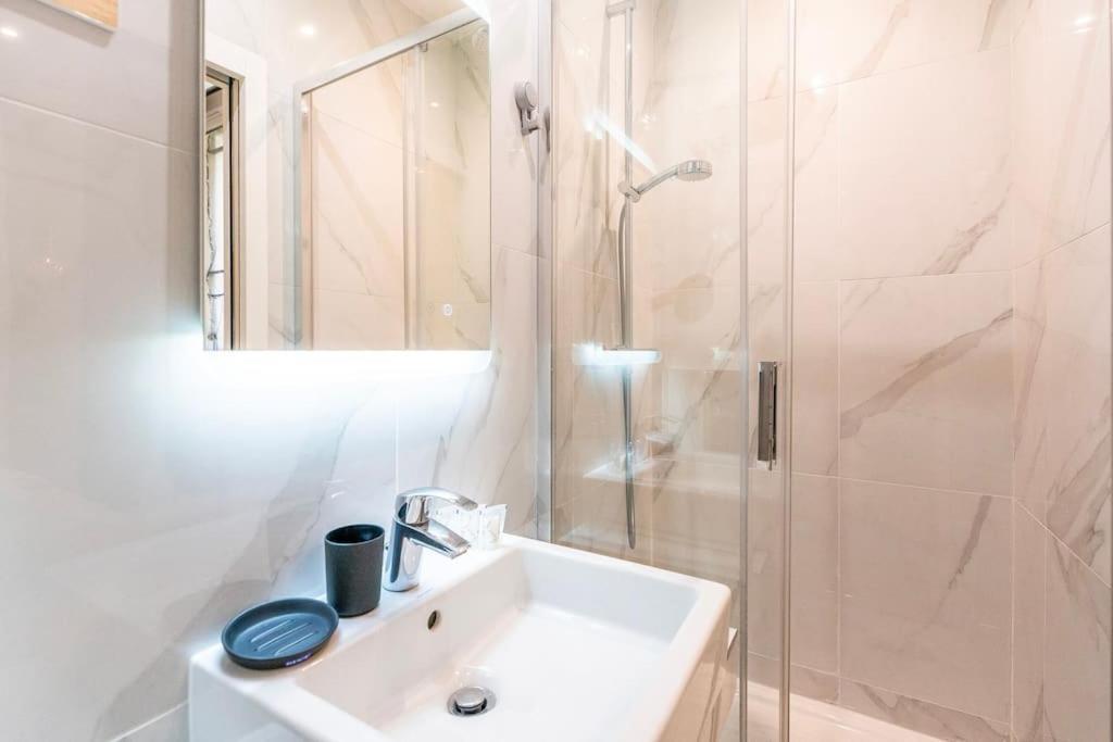 Apartment Luxurious With Stylish Design And Comfort - 105