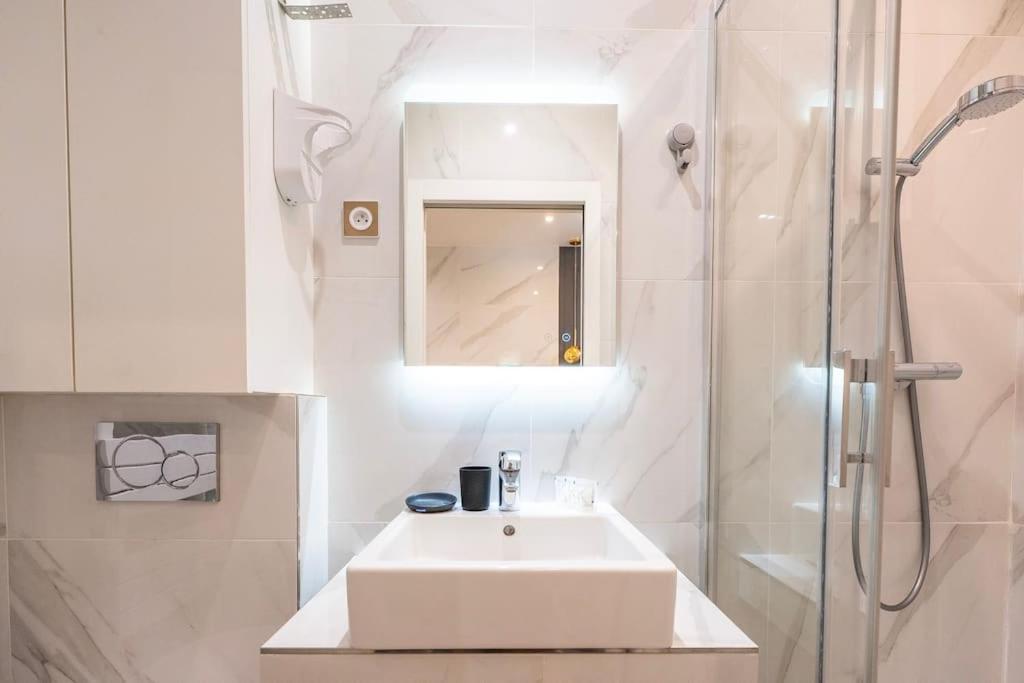 Apartment Luxurious With Stylish Design And Comfort - 105 Paris