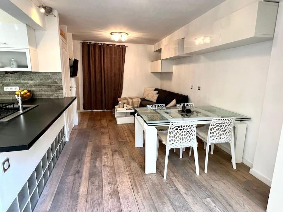 Appartement Champs-elysees - Arc De Triomphe - 2 Pieces - 4p *