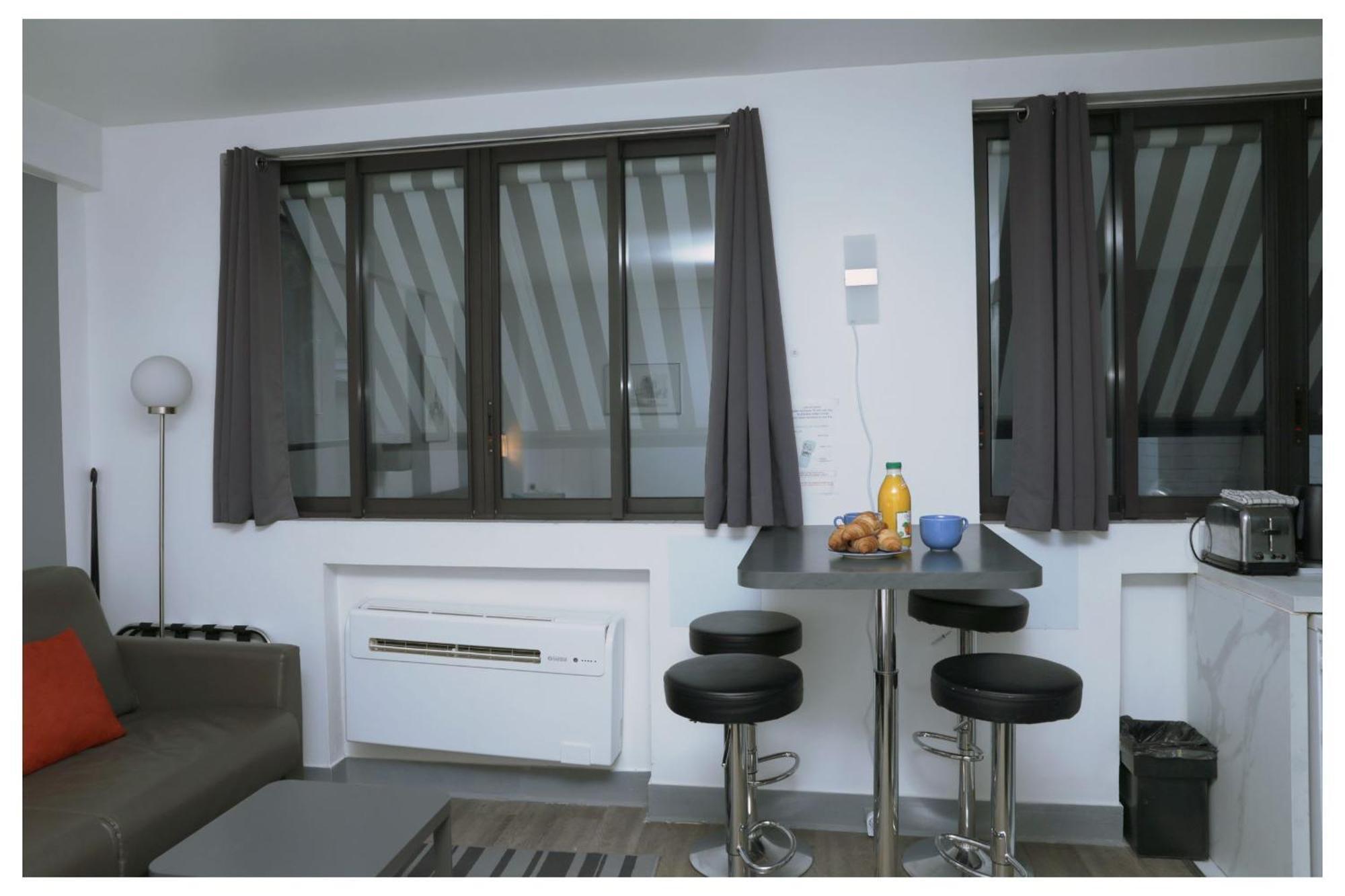 Arc De Triomphe & Trocadero Square - Cityapartmentstay *