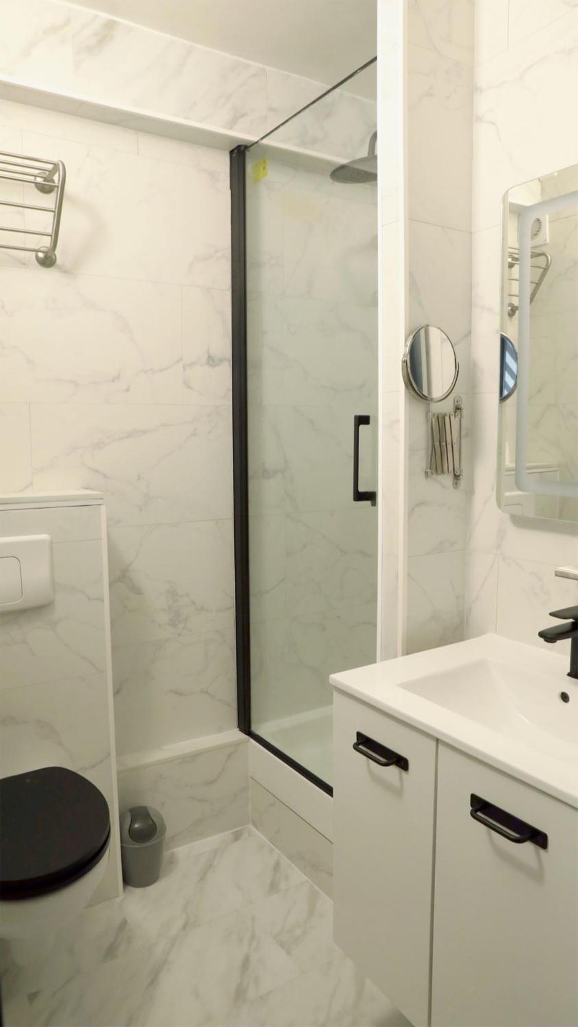 Arc De Triomphe & Trocadero Square - Cityapartmentstay * Paris