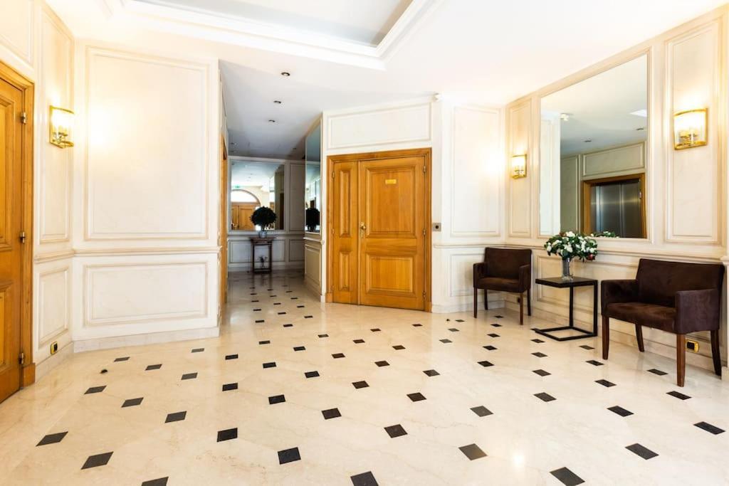 8 Elegant Familial * Paris