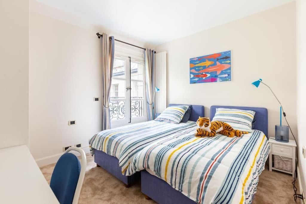 8 Elegant Familial Apartment Paris