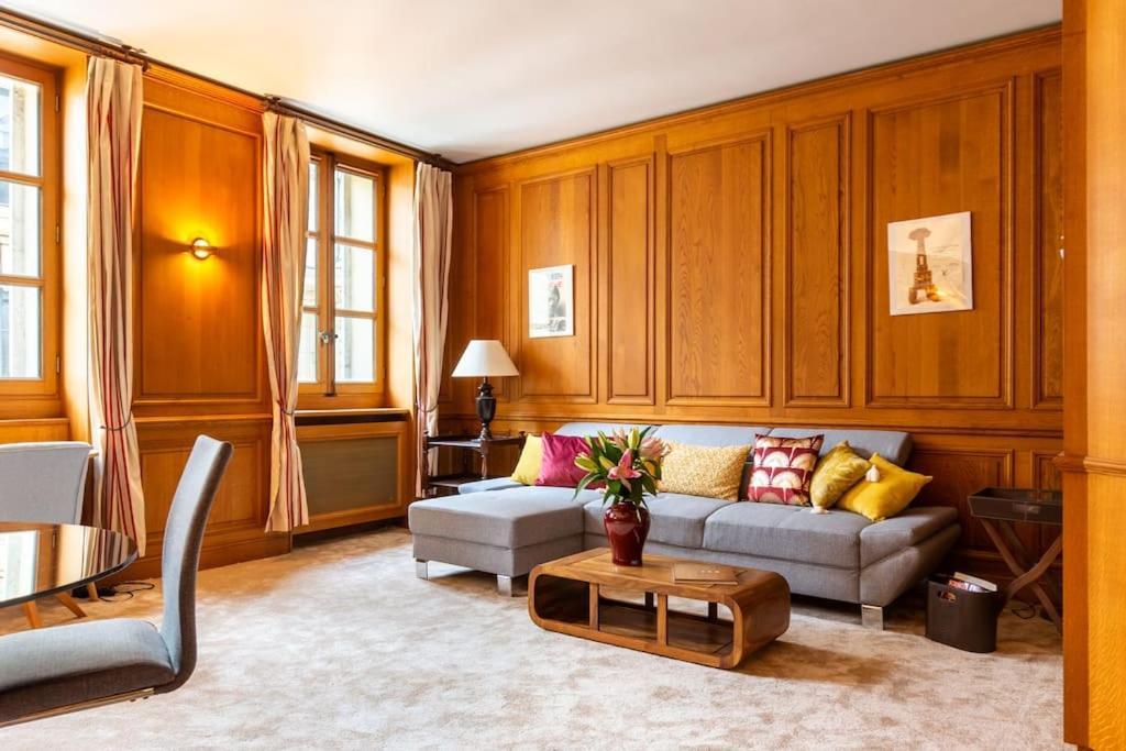 8 Elegant Familial * Paris