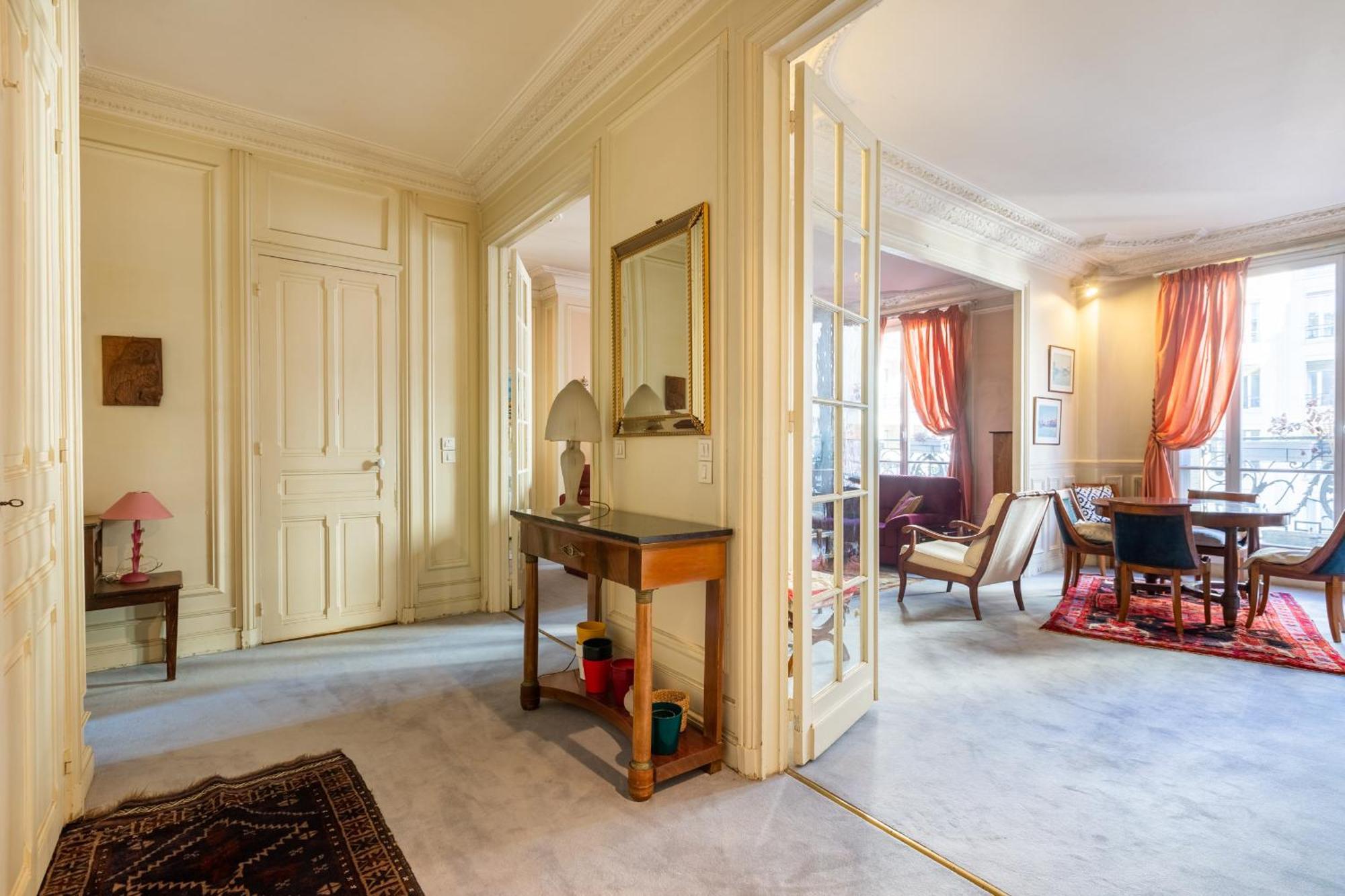 Apartment Le Laos - Tour Eiffel - Metro 6 Cambronne Paris