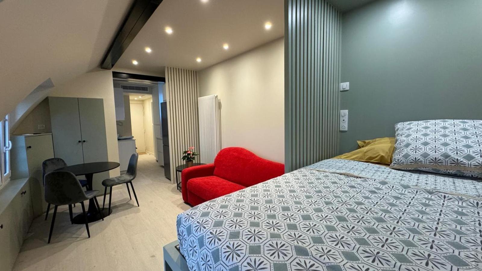 Charmant Studio Renove Avec Vue Sur Les Toits De 7e Arrondissement Apartment