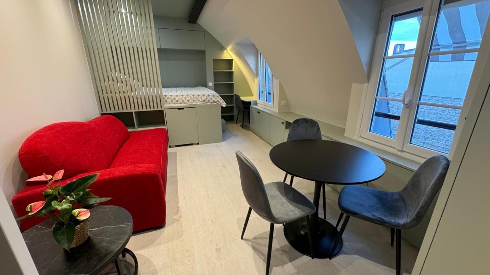 Apartment Charmant Studio Renove Avec Vue Sur Les Toits De 7e Arrondissement