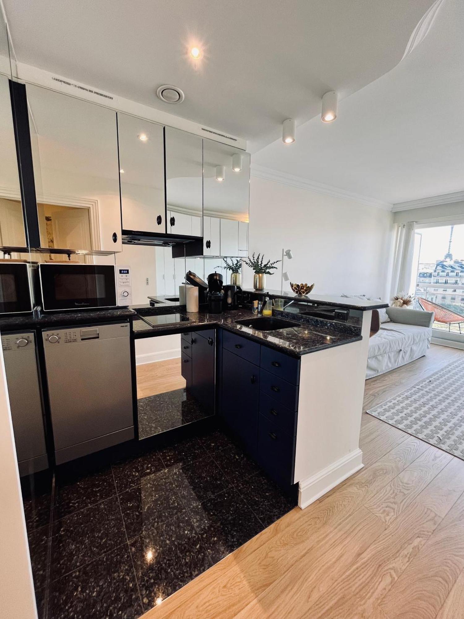 Apartment Parisian Elegance With Eiffel Tower View Paris