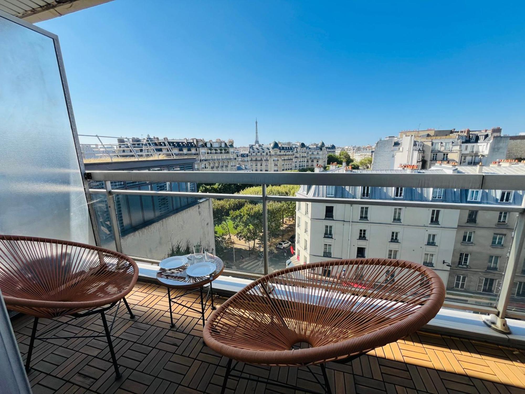 Parisian Elegance With Eiffel Tower View *