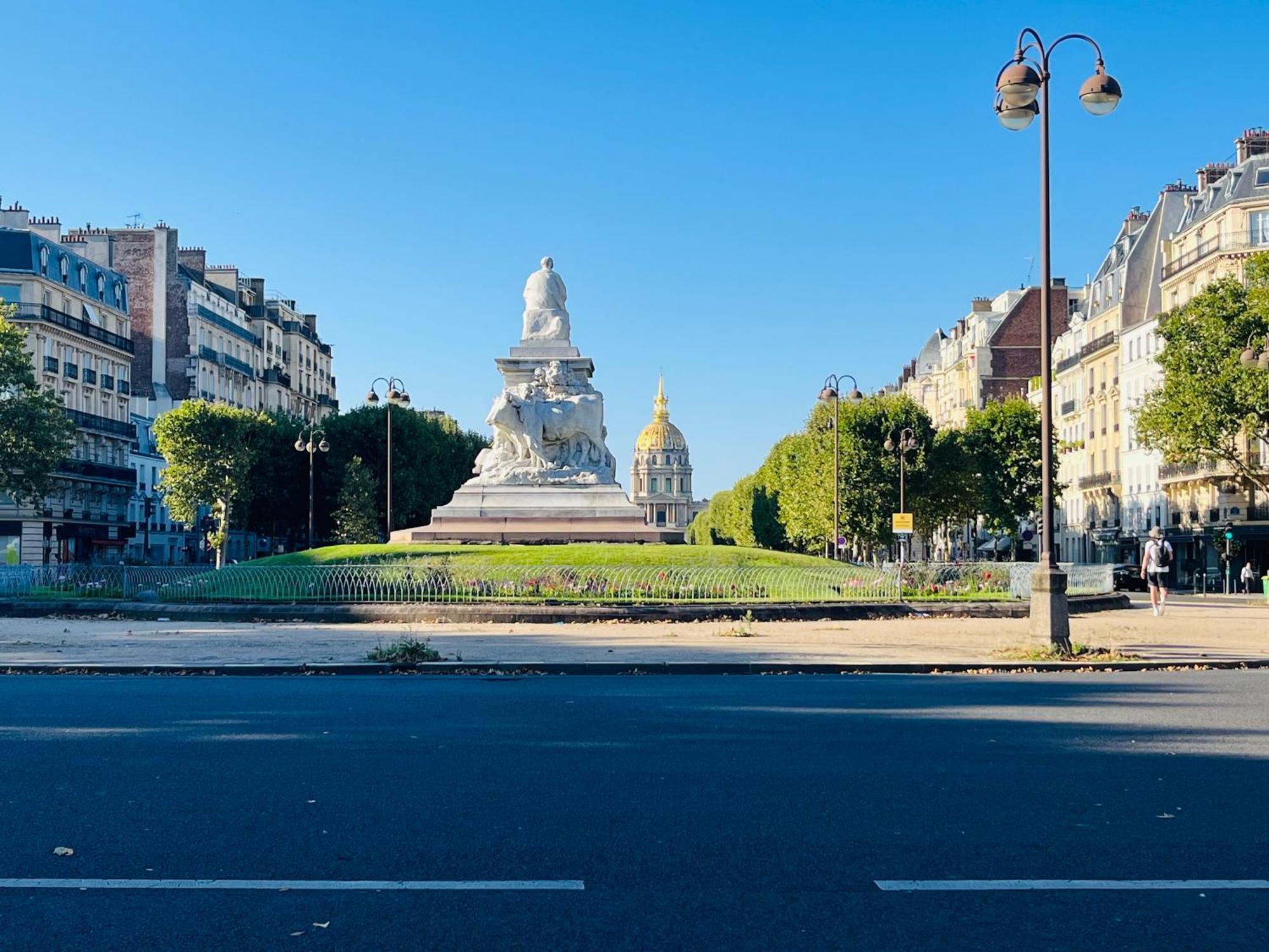Parisian Elegance With Eiffel Tower View