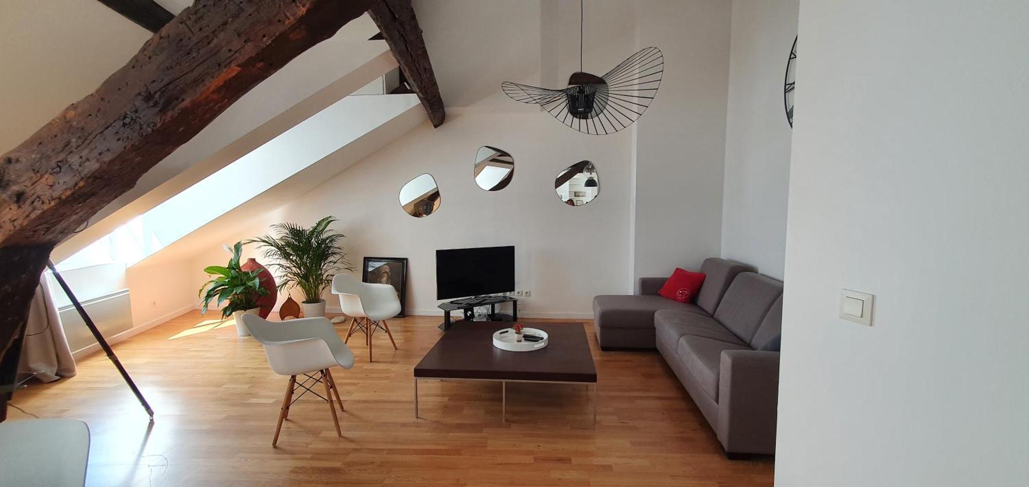Climatise Pour 6 Personnes Secteur Opera Garnier, Galeries Lafayette Apartment