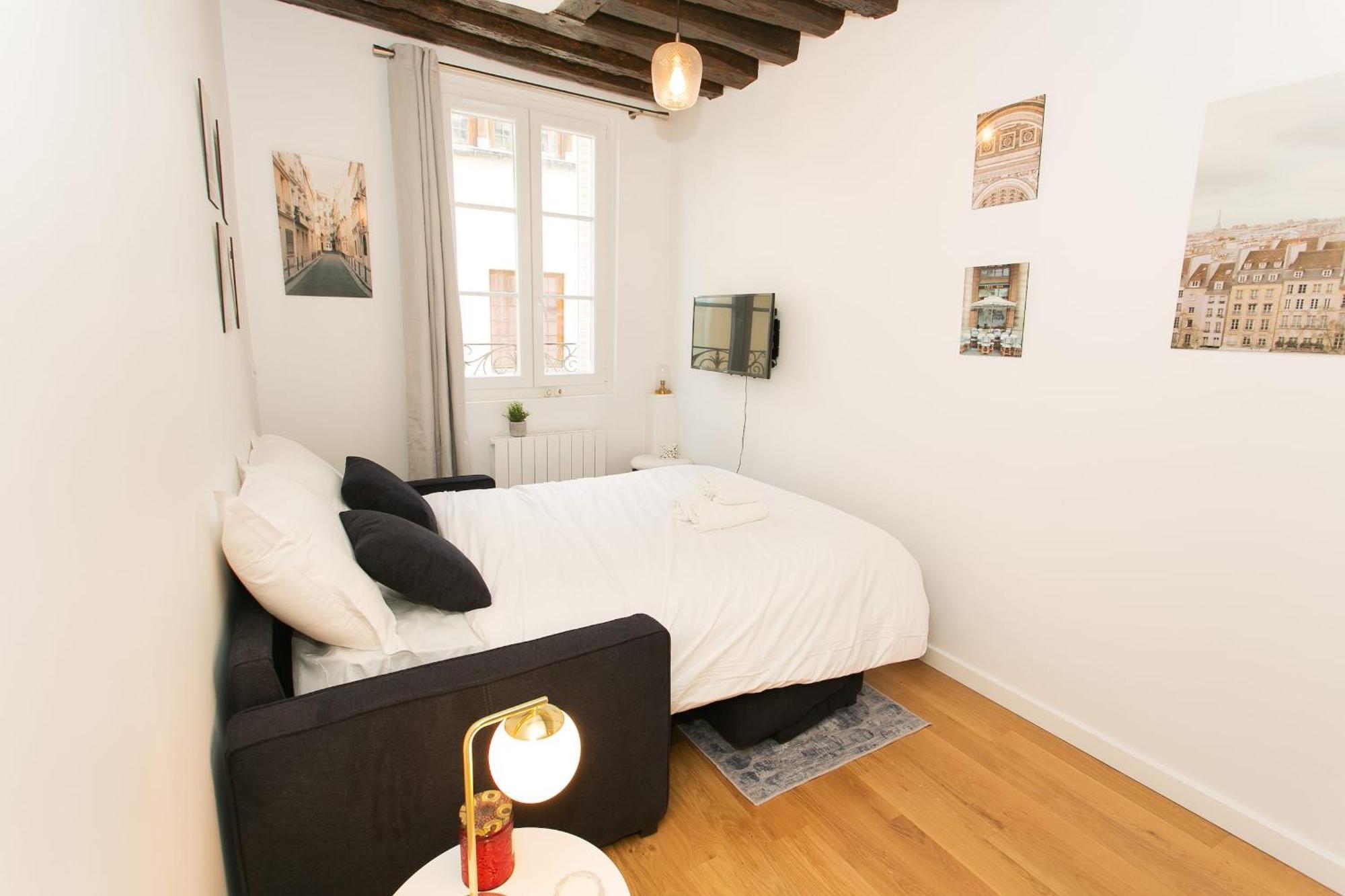 Ile Saint-louis & Pont De La Tournelle - Cityapartmentstay