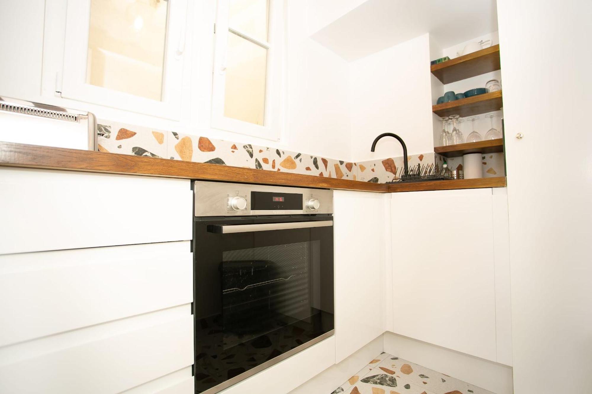 Ile Saint-louis & Pont De La Tournelle - Cityapartmentstay Paris