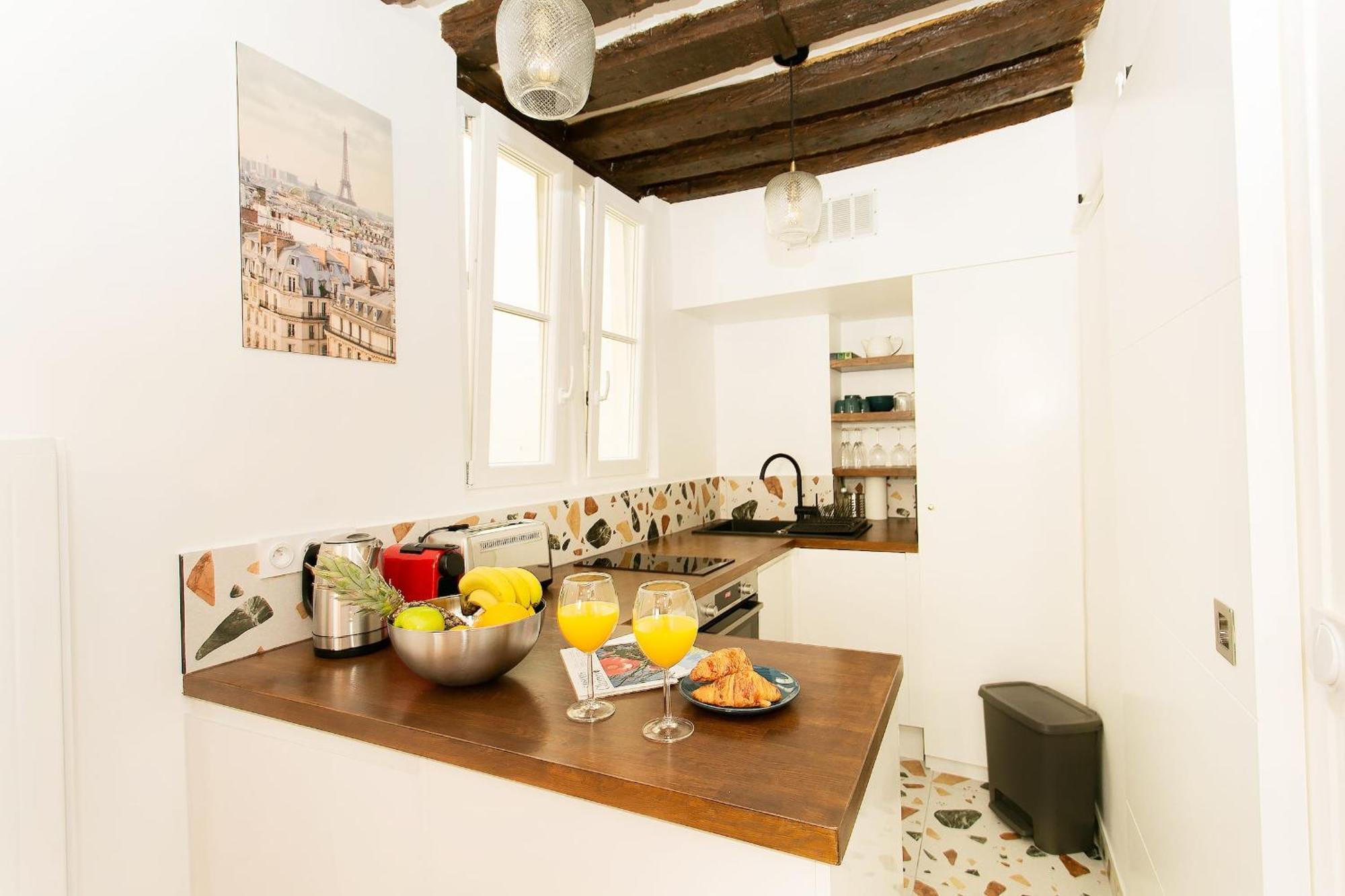 Ile Saint-louis & Pont De La Tournelle - Cityapartmentstay