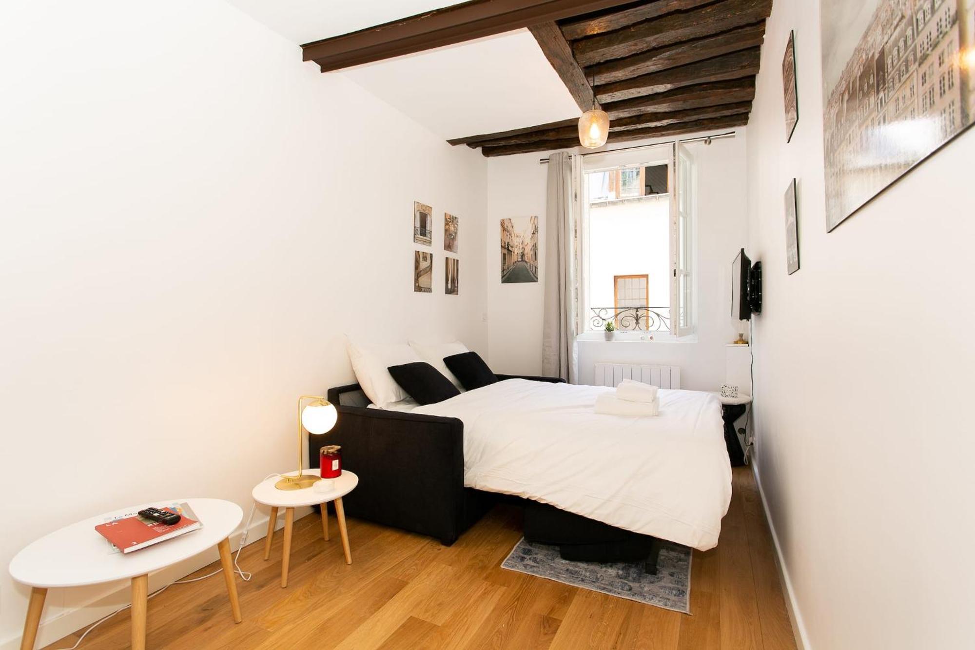 Ile Saint-louis & Pont De La Tournelle - Cityapartmentstay Apartment Paris