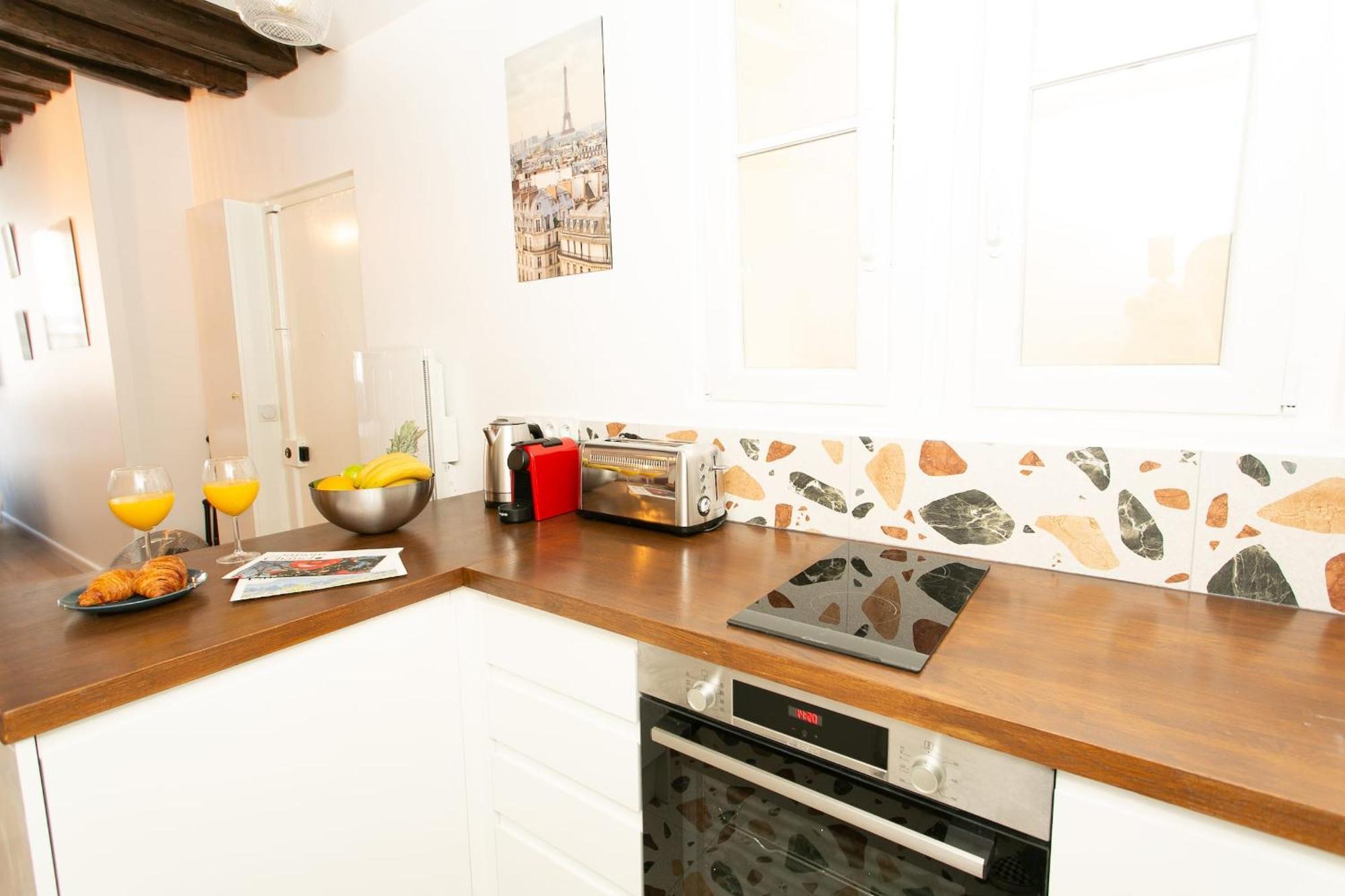 Ile Saint-louis & Pont De La Tournelle - Cityapartmentstay * Paris