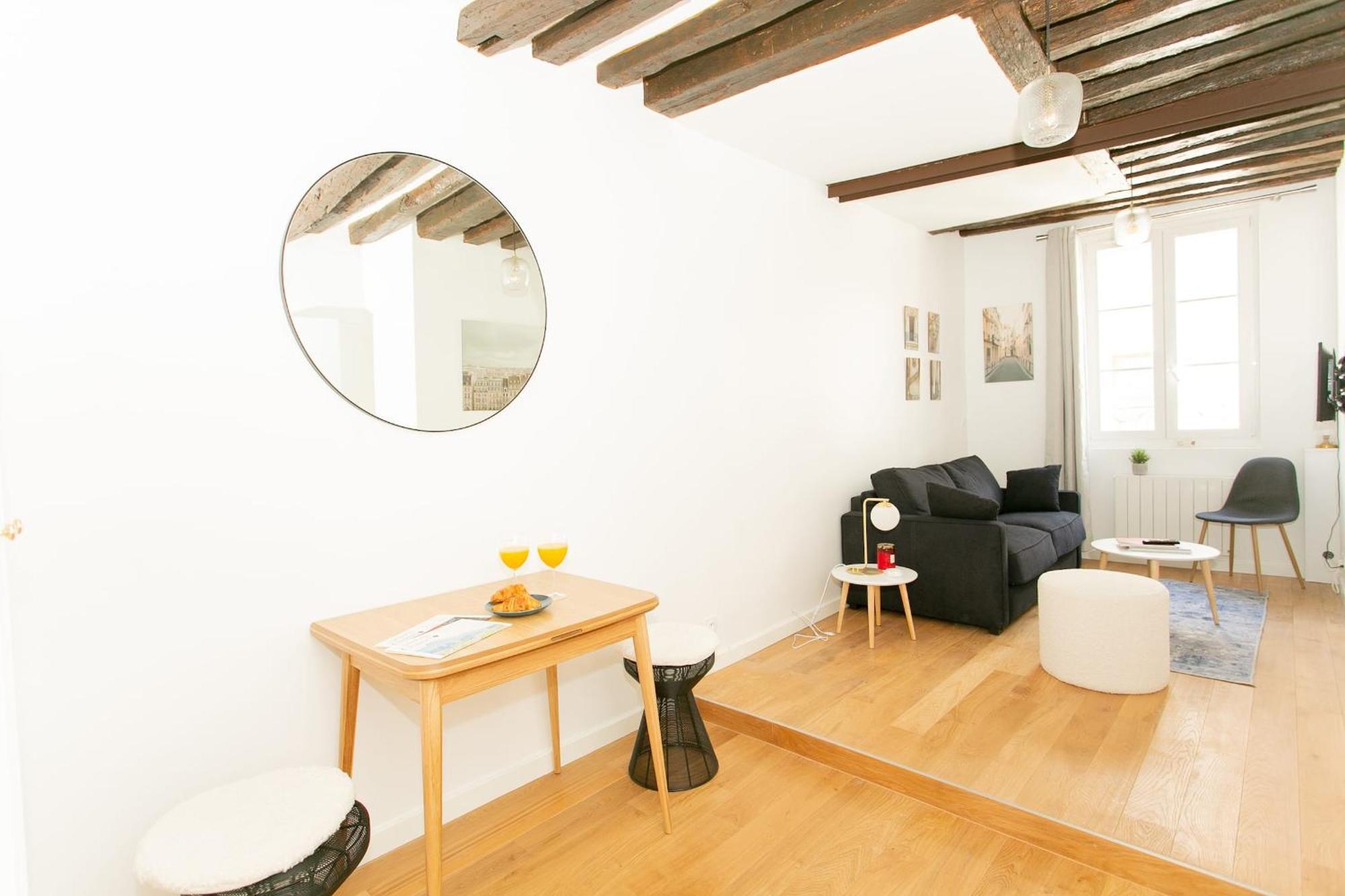 Ile Saint-louis & Pont De La Tournelle - Cityapartmentstay Paris