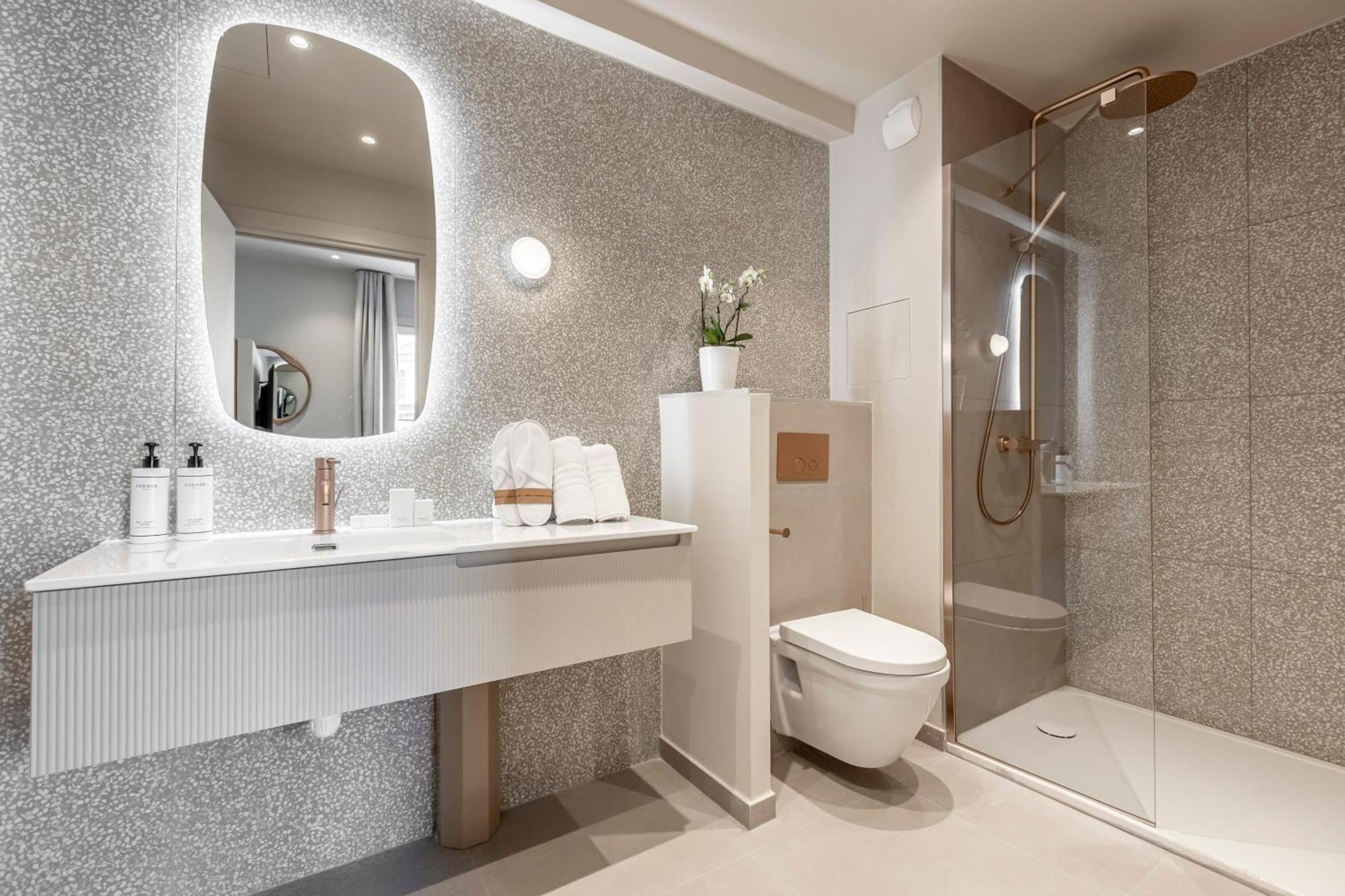 Fl By Sweett Hotel