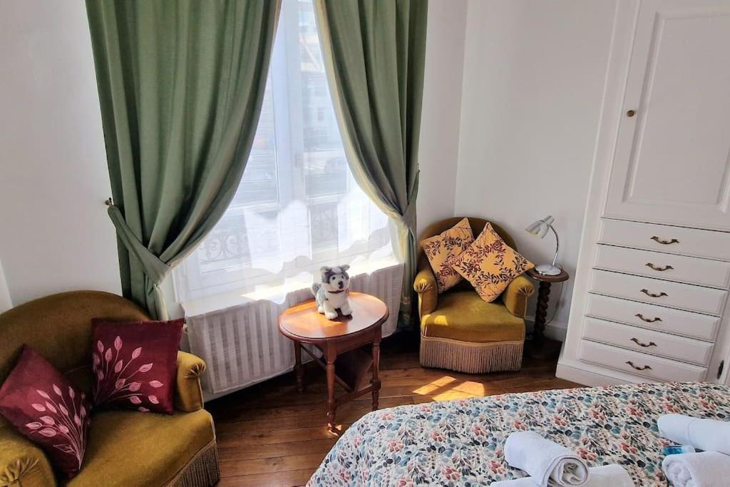 Christina : A Deux Pas De La Tour Eiffel Appartement