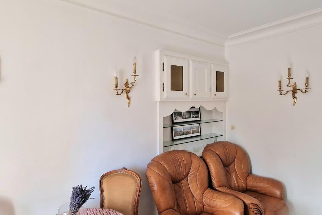 Appartement Christina : A Deux Pas De La Tour Eiffel Paris