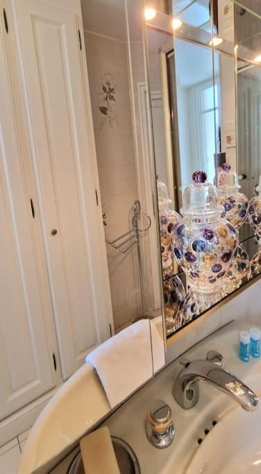 Christina : A Deux Pas De La Tour Eiffel Appartement