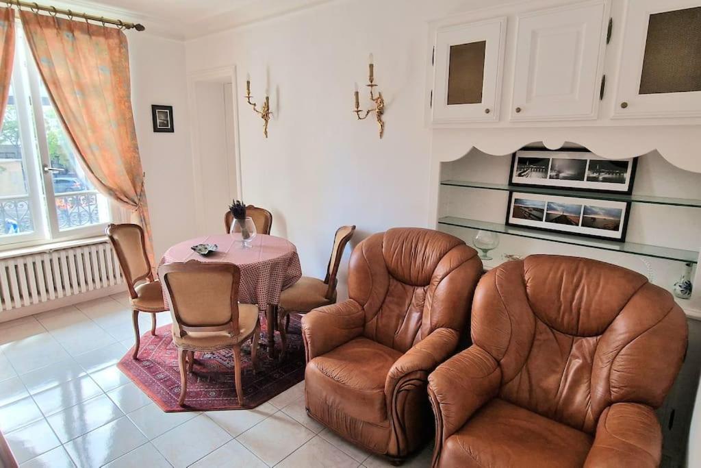 Christina : A Deux Pas De La Tour Eiffel Appartement *